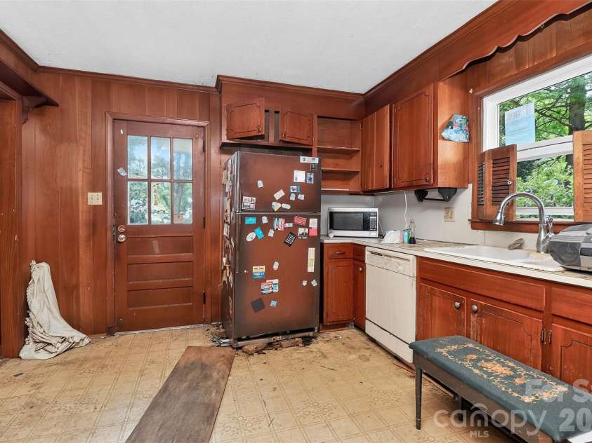 3234 Gardner Park Drive, Gastonia, NC 28054.  MLS# CAR4406902, YatesRealty ID 40811. 