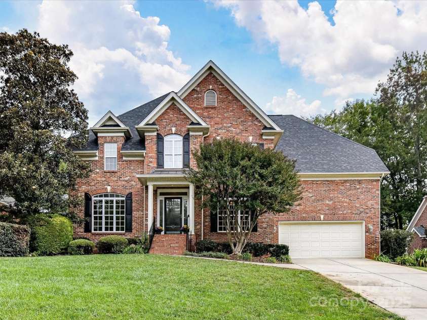 10007 Devereaux Drive, Matthews, NC 28105.  MLS# CAR4307264, YatesRealty ID 40812. 10007 Devereaux Dr.