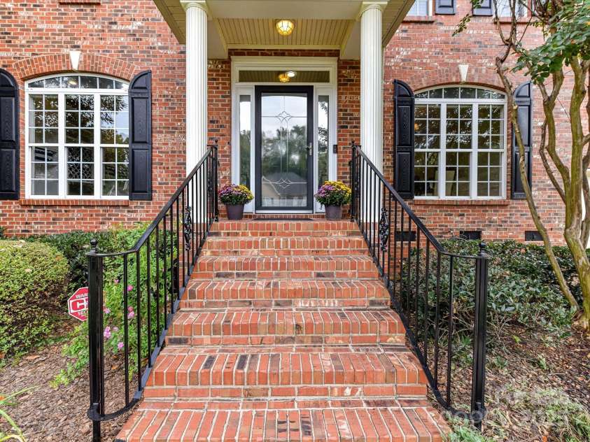10007 Devereaux Drive, Matthews, NC 28105.  MLS# CAR4307264, YatesRealty ID 40812. Beautiful Covered Porch