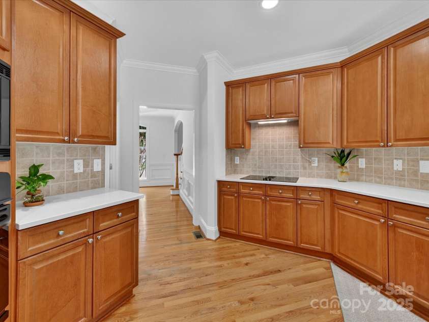 10007 Devereaux Drive, Matthews, NC 28105.  MLS# CAR4307264, YatesRealty ID 40812. Kitchen view into the dining room