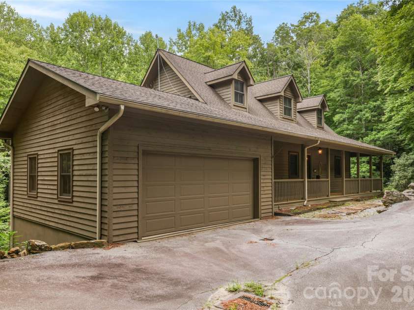 911 Buckberry Drive, Sapphire, NC 28774.  MLS# CAR4405145, YatesRealty ID 40813. 