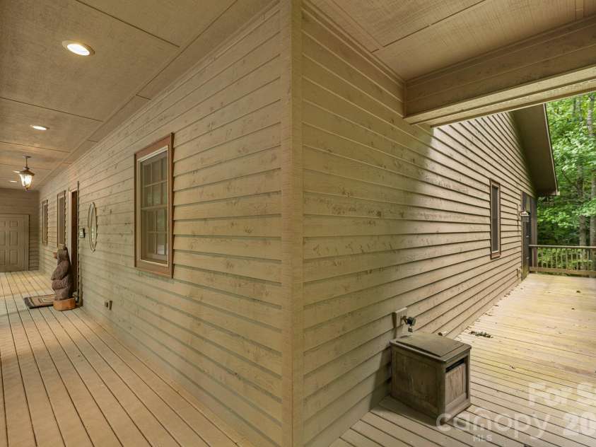 911 Buckberry Drive, Sapphire, NC 28774.  MLS# CAR4405145, YatesRealty ID 40813. 