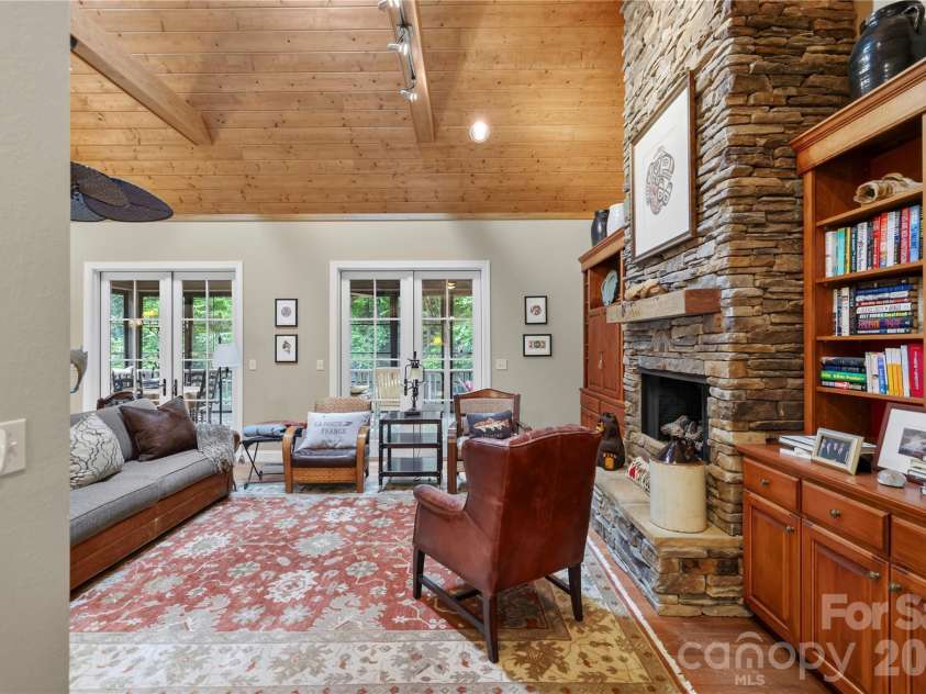 911 Buckberry Drive, Sapphire, NC 28774.  MLS# CAR4405145, YatesRealty ID 40813. 