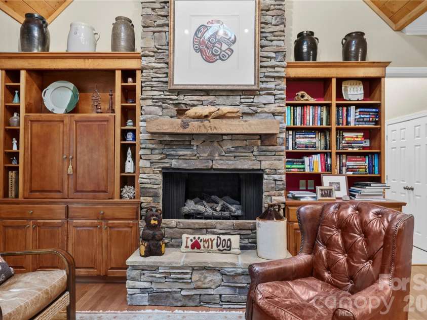 911 Buckberry Drive, Sapphire, NC 28774.  MLS# CAR4405145, YatesRealty ID 40813. 
