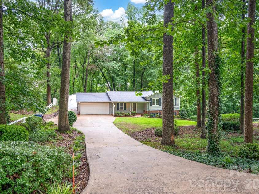 2602 Shearer Drive, Statesville, NC 28625.  MLS# CAR4408375, YatesRealty ID 40815. 
