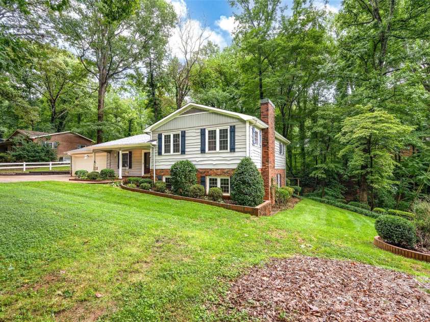 2602 Shearer Drive, Statesville, NC 28625.  MLS# CAR4408375, YatesRealty ID 40815. 