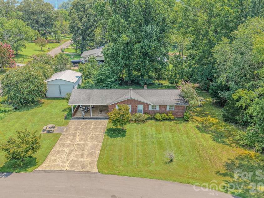 1169 Burkehurst Avenue, Morganton, NC 28655.  MLS# CAR4409187, YatesRealty ID 40816. 