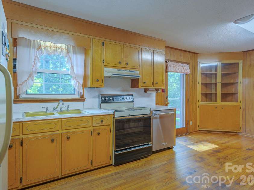 1169 Burkehurst Avenue, Morganton, NC 28655.  MLS# CAR4409187, YatesRealty ID 40816. 