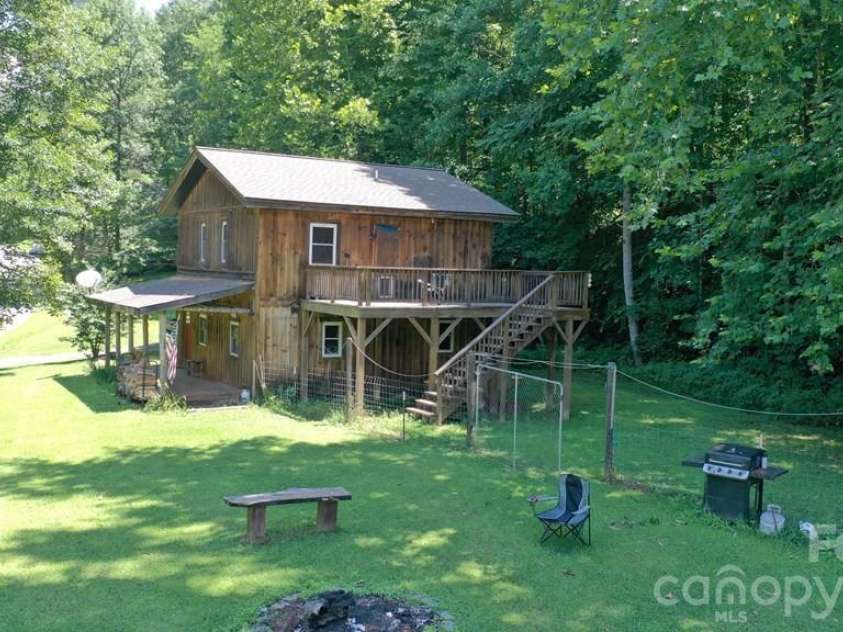 454 Bradley Branch Road, Whittier, NC 28789.  MLS# CAR4404950, YatesRealty ID 40817. 