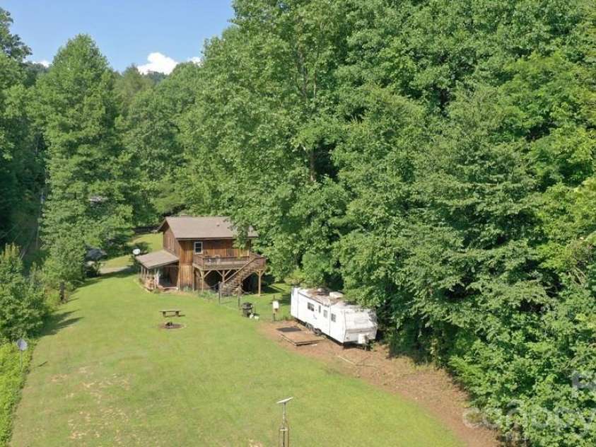 454 Bradley Branch Road, Whittier, NC 28789.  MLS# CAR4404950, YatesRealty ID 40817. 