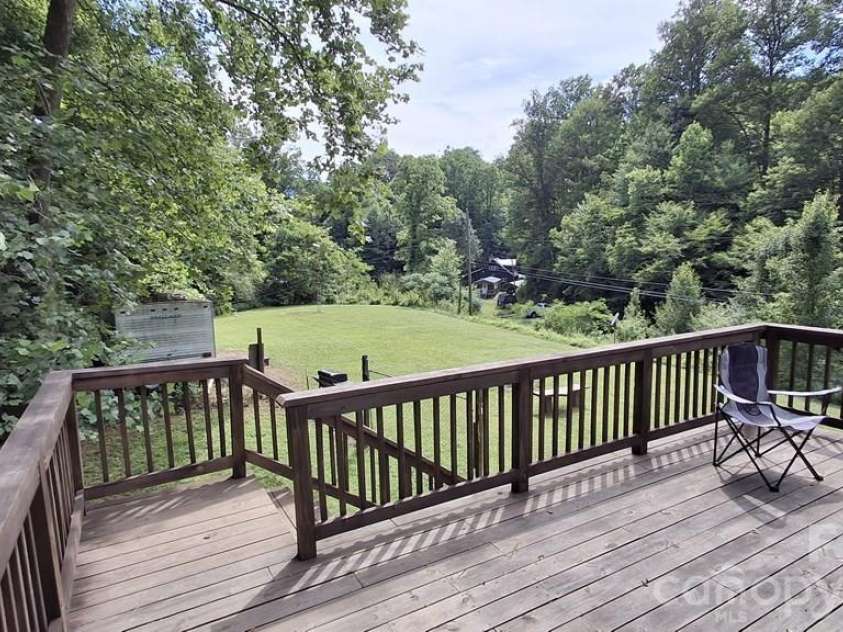 454 Bradley Branch Road, Whittier, NC 28789.  MLS# CAR4404950, YatesRealty ID 40817. 