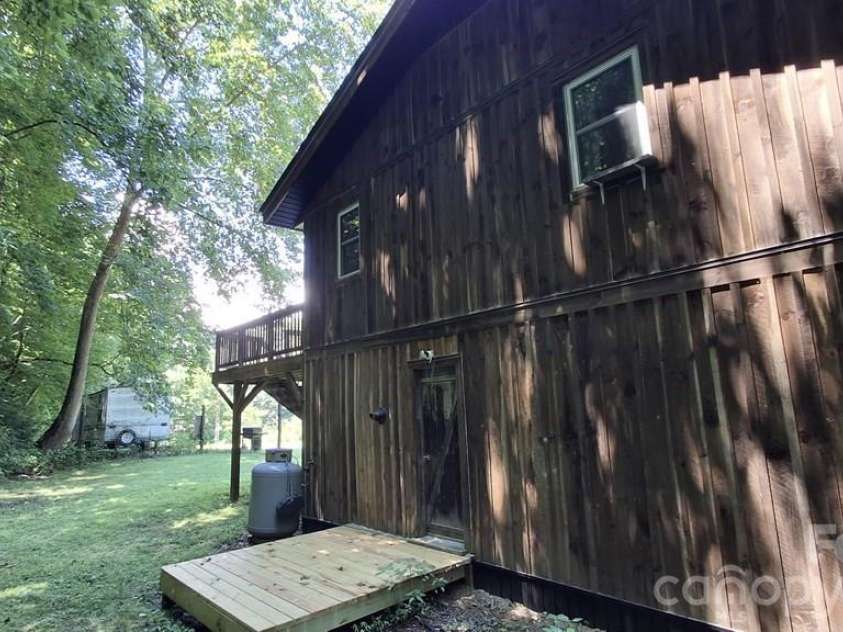 454 Bradley Branch Road, Whittier, NC 28789.  MLS# CAR4404950, YatesRealty ID 40817. 