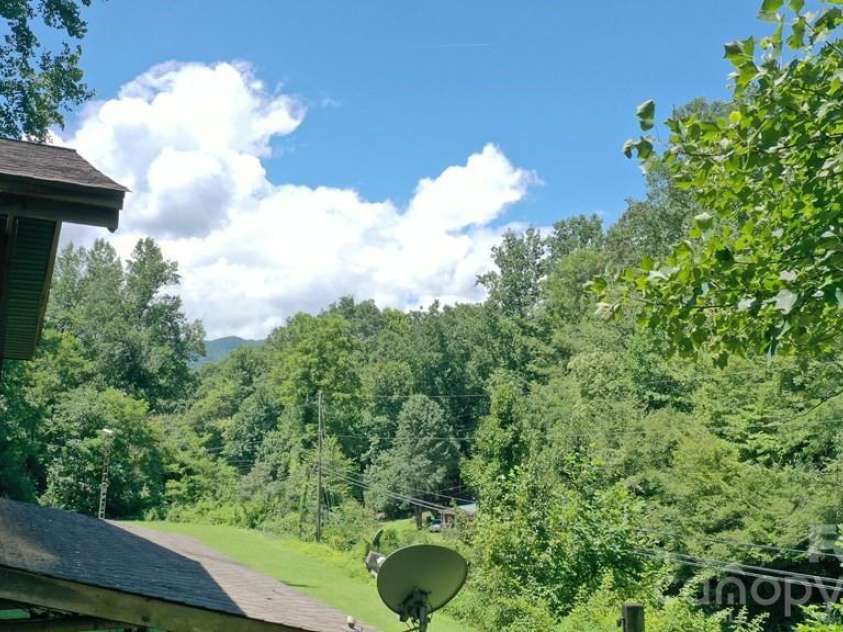 454 Bradley Branch Road, Whittier, NC 28789.  MLS# CAR4404950, YatesRealty ID 40817. 