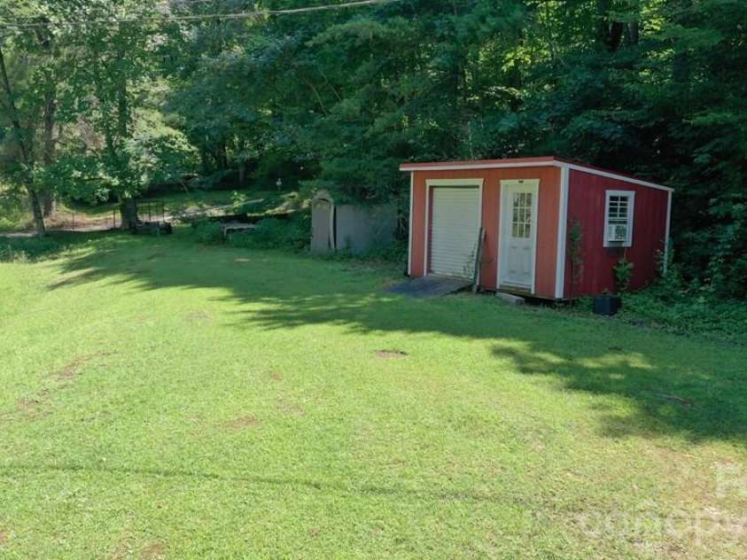 454 Bradley Branch Road, Whittier, NC 28789.  MLS# CAR4404950, YatesRealty ID 40817. 