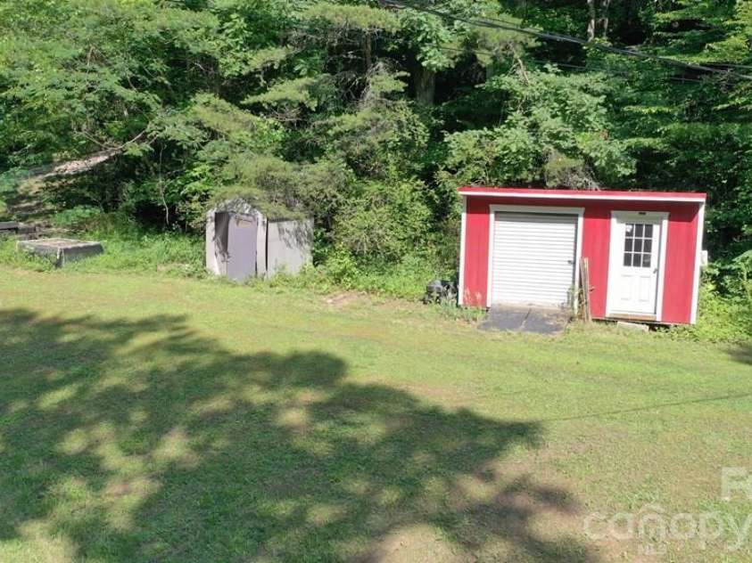 454 Bradley Branch Road, Whittier, NC 28789.  MLS# CAR4404950, YatesRealty ID 40817. 