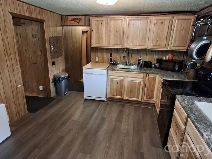 454 Bradley Branch Road, Whittier, NC 28789.  MLS# CAR4404950, YatesRealty ID 40817. 