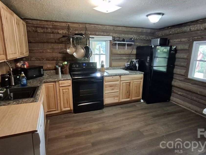 454 Bradley Branch Road, Whittier, NC 28789.  MLS# CAR4404950, YatesRealty ID 40817. 
