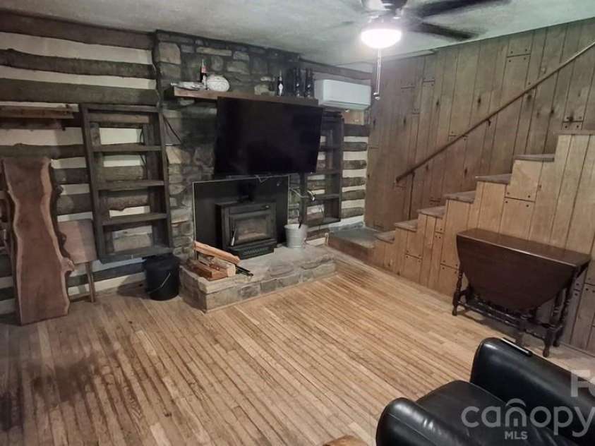 454 Bradley Branch Road, Whittier, NC 28789.  MLS# CAR4404950, YatesRealty ID 40817. 