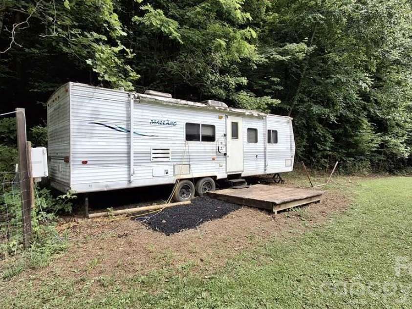 454 Bradley Branch Road, Whittier, NC 28789.  MLS# CAR4404950, YatesRealty ID 40817. 