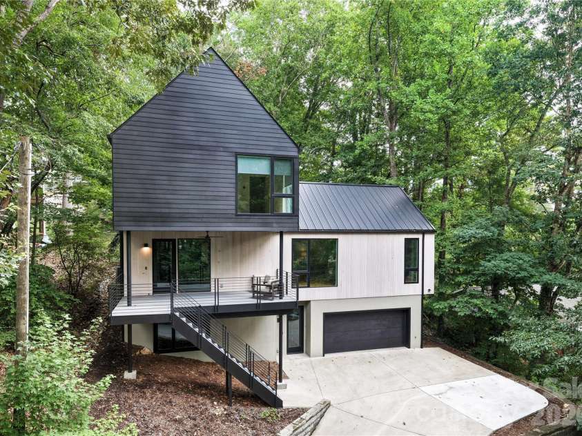 190 Rumbough Place, Asheville, NC 28806.  MLS# CAR4408756, YatesRealty ID 40818. 