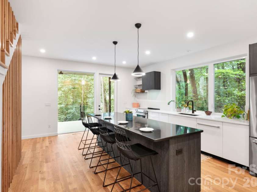 190 Rumbough Place, Asheville, NC 28806.  MLS# CAR4408756, YatesRealty ID 40818. 