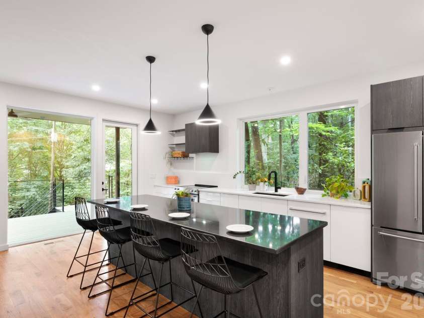 190 Rumbough Place, Asheville, NC 28806.  MLS# CAR4408756, YatesRealty ID 40818. 