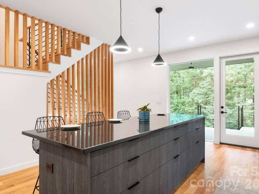190 Rumbough Place, Asheville, NC 28806.  MLS# CAR4408756, YatesRealty ID 40818. 