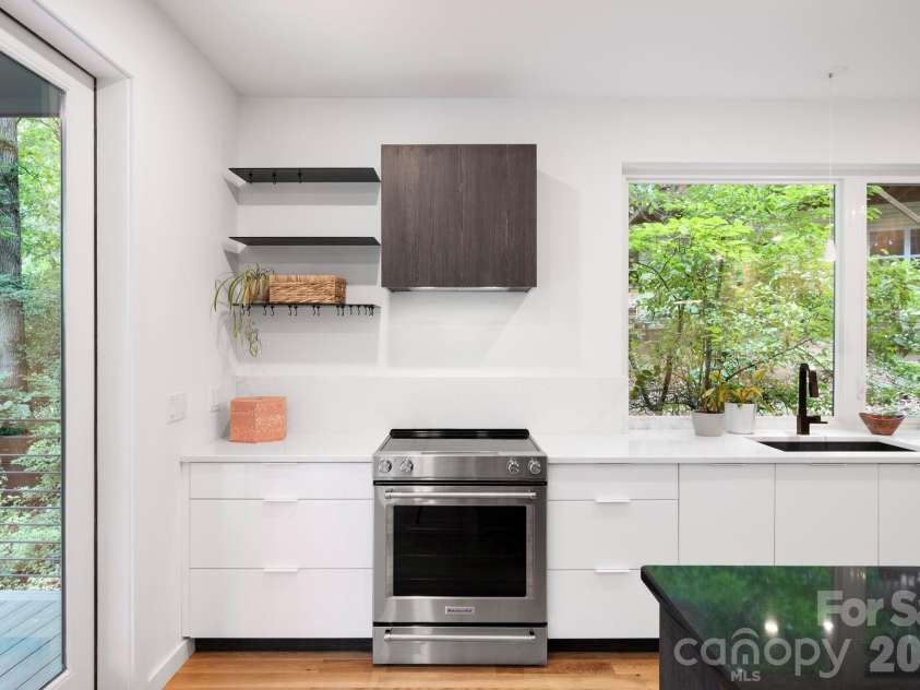 190 Rumbough Place, Asheville, NC 28806.  MLS# CAR4408756, YatesRealty ID 40818. 