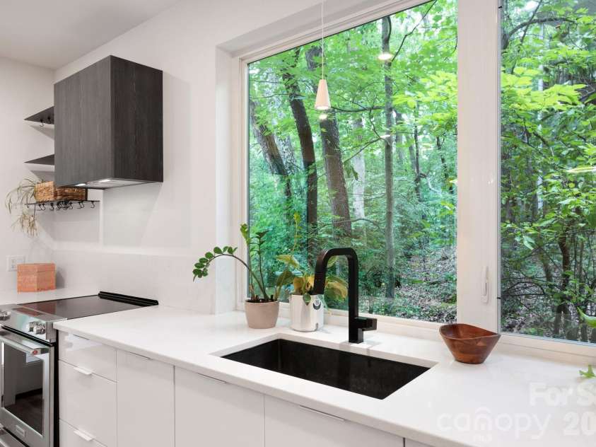190 Rumbough Place, Asheville, NC 28806.  MLS# CAR4408756, YatesRealty ID 40818. 