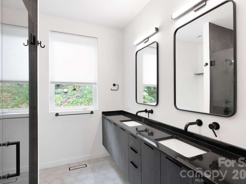 190 Rumbough Place, Asheville, NC 28806.  MLS# CAR4408756, YatesRealty ID 40818. 