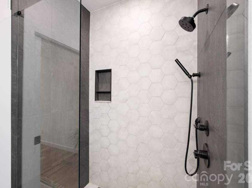 190 Rumbough Place, Asheville, NC 28806.  MLS# CAR4408756, YatesRealty ID 40818. 