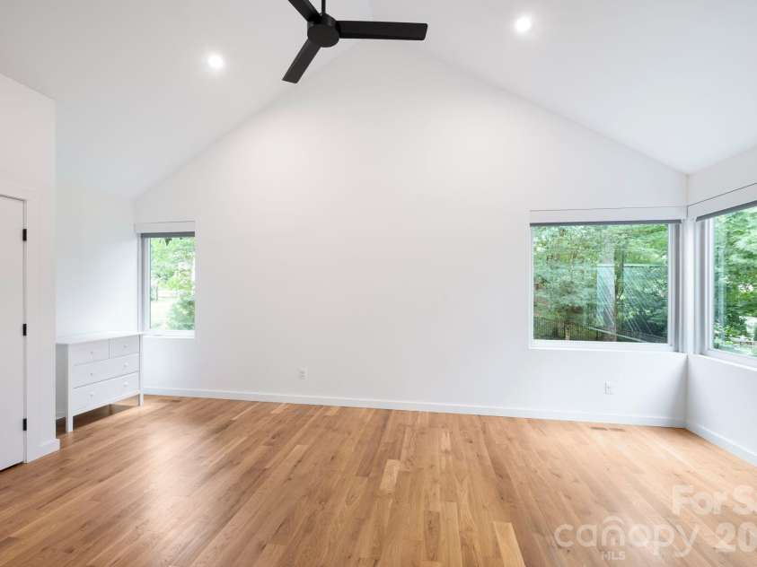 190 Rumbough Place, Asheville, NC 28806.  MLS# CAR4408756, YatesRealty ID 40818. 