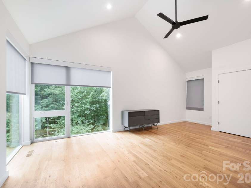 190 Rumbough Place, Asheville, NC 28806.  MLS# CAR4408756, YatesRealty ID 40818. 