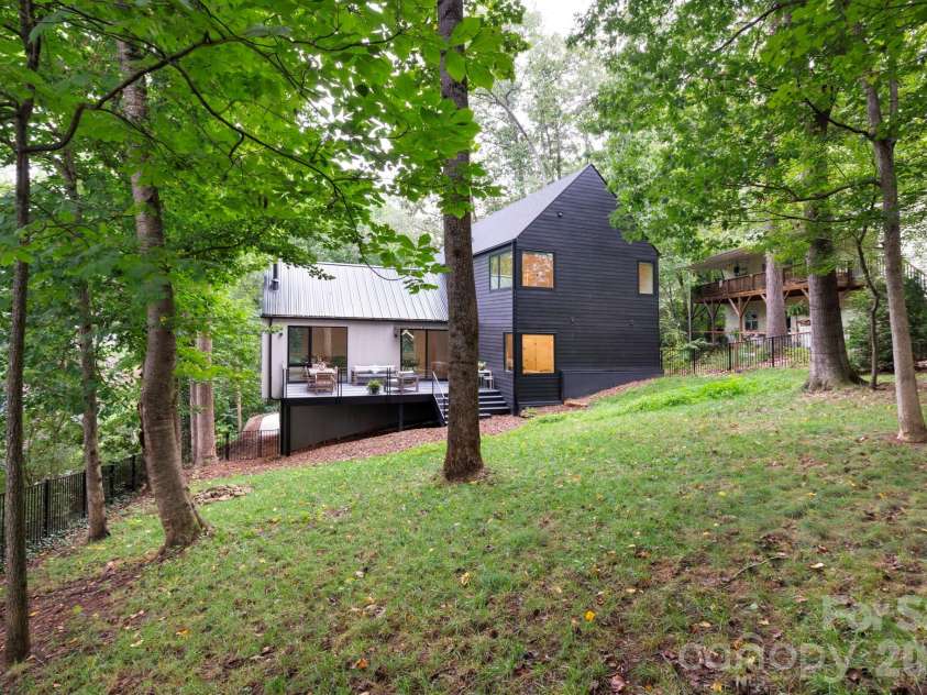 190 Rumbough Place, Asheville, NC 28806.  MLS# CAR4408756, YatesRealty ID 40818. 
