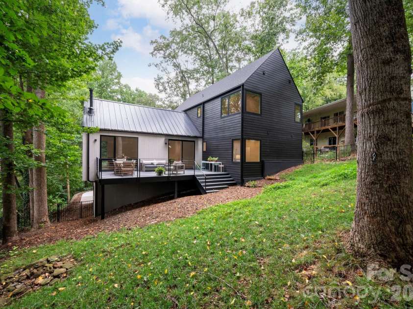 190 Rumbough Place, Asheville, NC 28806.  MLS# CAR4408756, YatesRealty ID 40818. 