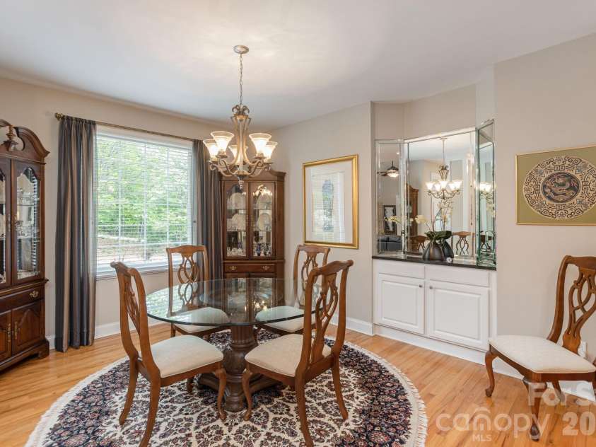 110 FOX CHASE Drive, Hendersonville, NC 28739.  MLS# CAR4354870, YatesRealty ID 4082. 