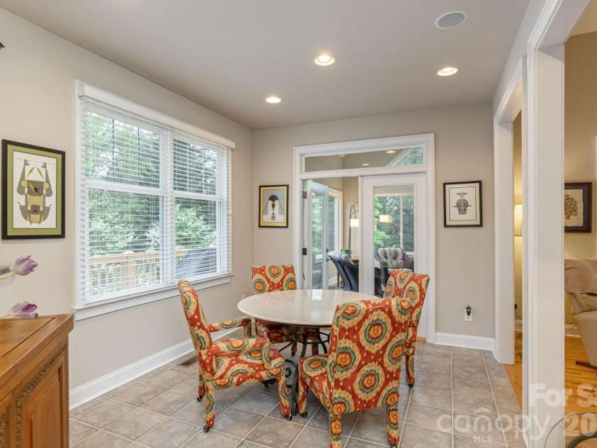 110 FOX CHASE Drive, Hendersonville, NC 28739.  MLS# CAR4354870, YatesRealty ID 4082. 