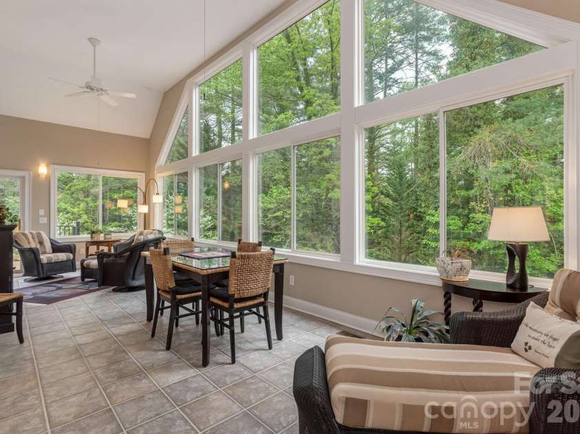 110 FOX CHASE Drive, Hendersonville, NC 28739.  MLS# CAR4354870, YatesRealty ID 4082. 