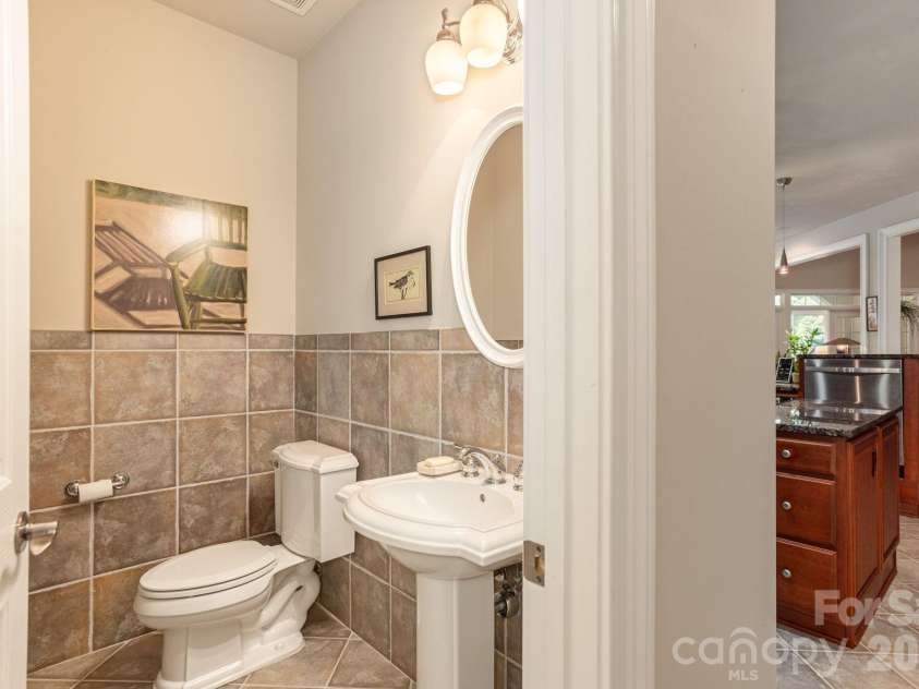 110 FOX CHASE Drive, Hendersonville, NC 28739.  MLS# CAR4354870, YatesRealty ID 4082. 