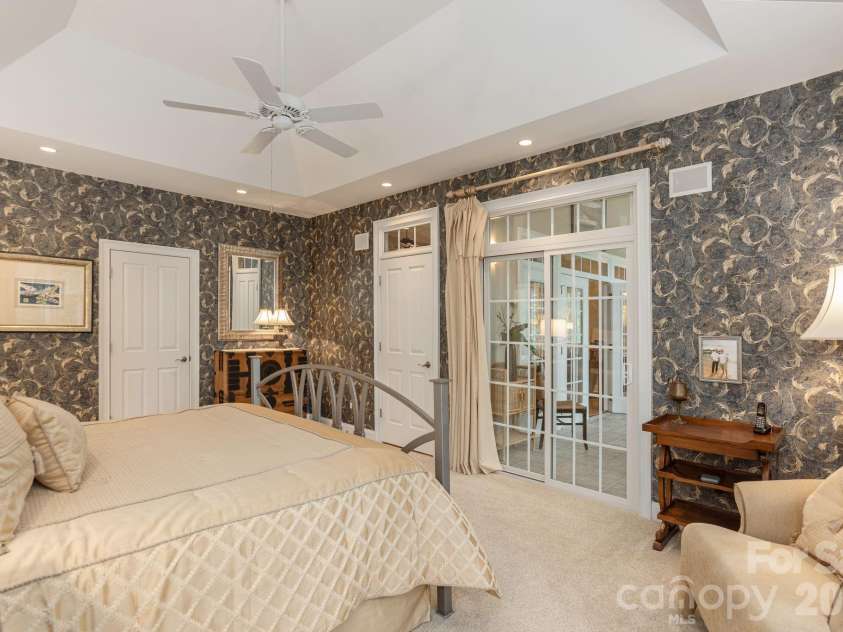 110 FOX CHASE Drive, Hendersonville, NC 28739.  MLS# CAR4354870, YatesRealty ID 4082. 