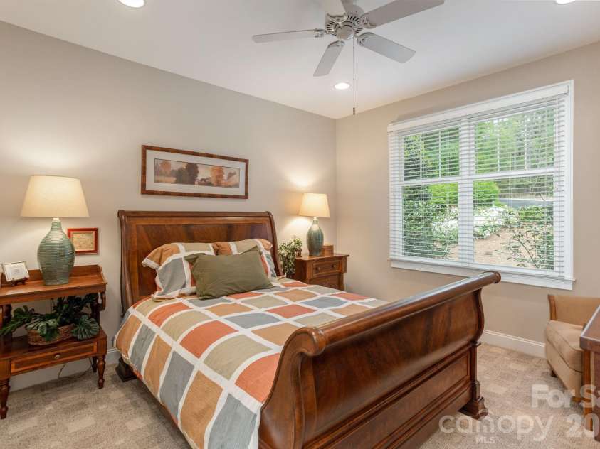 110 FOX CHASE Drive, Hendersonville, NC 28739.  MLS# CAR4354870, YatesRealty ID 4082. 