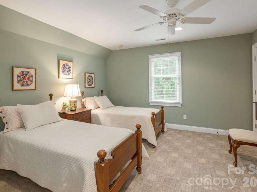 110 FOX CHASE Drive, Hendersonville, NC 28739.  MLS# CAR4354870, YatesRealty ID 4082. 