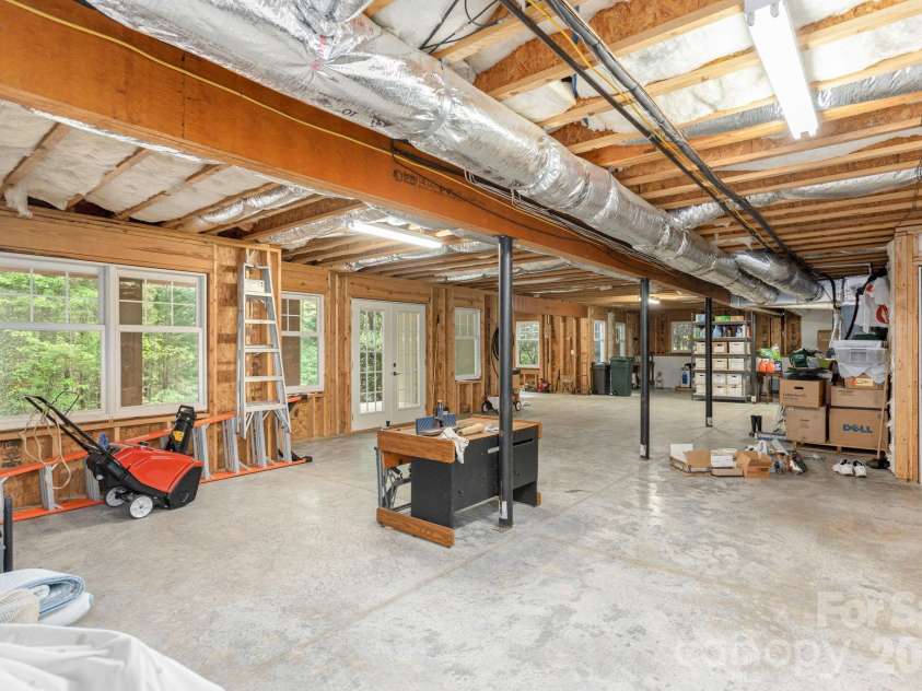 110 FOX CHASE Drive, Hendersonville, NC 28739.  MLS# CAR4354870, YatesRealty ID 4082. 