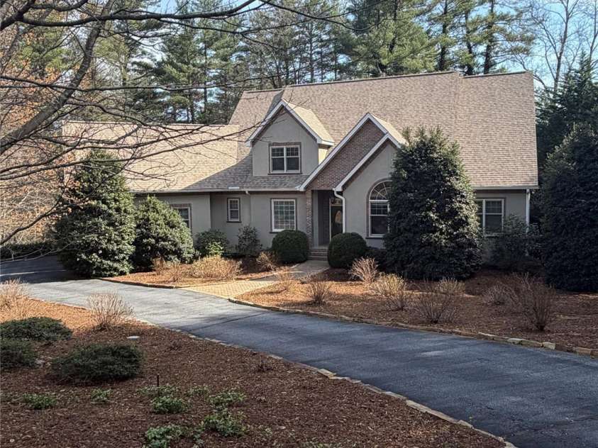 110 FOX CHASE Drive, Hendersonville, NC 28739.  MLS# CAR4354870, YatesRealty ID 4082. 