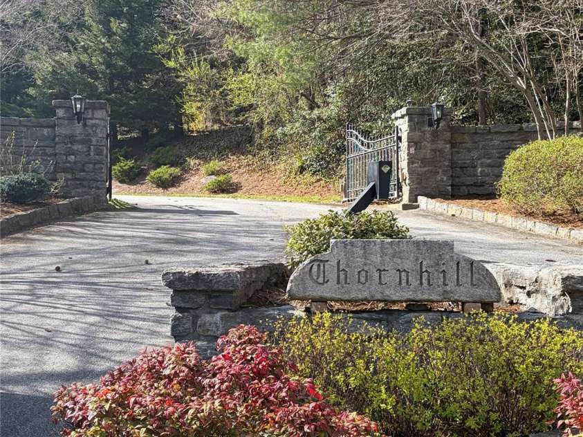 110 FOX CHASE Drive, Hendersonville, NC 28739.  MLS# CAR4354870, YatesRealty ID 4082. 