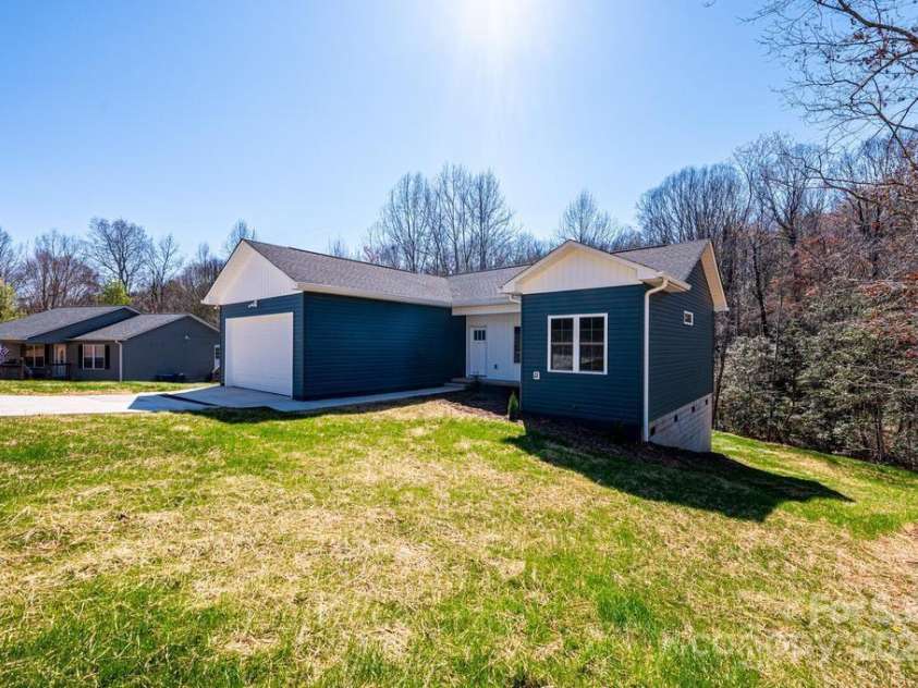 1314 39th Street Circle, Hickory, NC 28602.  MLS# CAR4242476, YatesRealty ID 4082. 