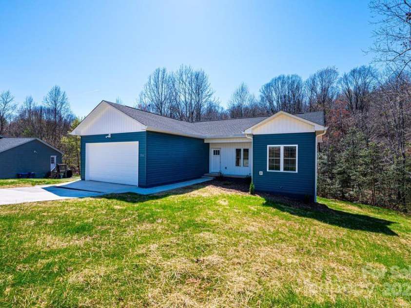 1314 39th Street Circle, Hickory, NC 28602.  MLS# CAR4242476, YatesRealty ID 4082. 