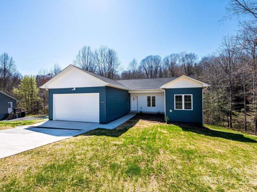 1314 39th Street Circle, Hickory, NC 28602.  MLS# CAR4242476, YatesRealty ID 4082. 