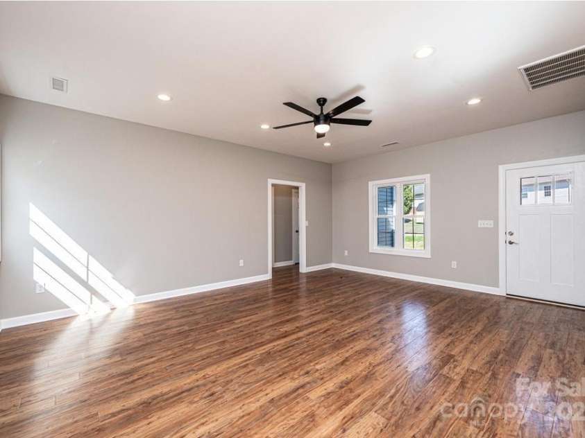 1314 39th Street Circle, Hickory, NC 28602.  MLS# CAR4242476, YatesRealty ID 4082. 