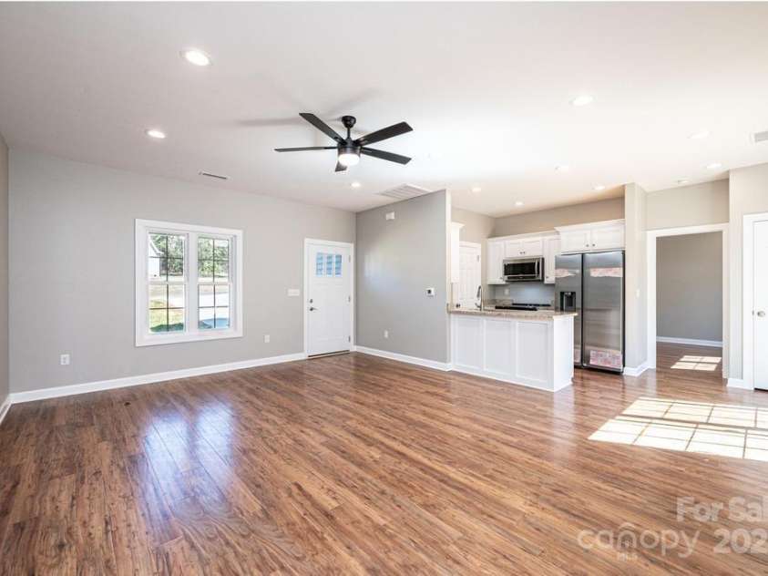 1314 39th Street Circle, Hickory, NC 28602.  MLS# CAR4242476, YatesRealty ID 4082. 